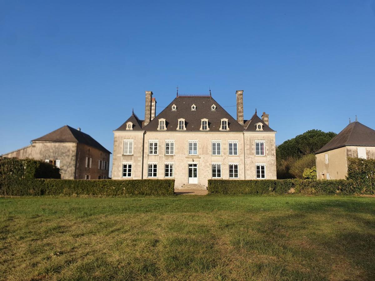 Bed and Breakfast Domaine De La Briouse Sanxay Exterior foto