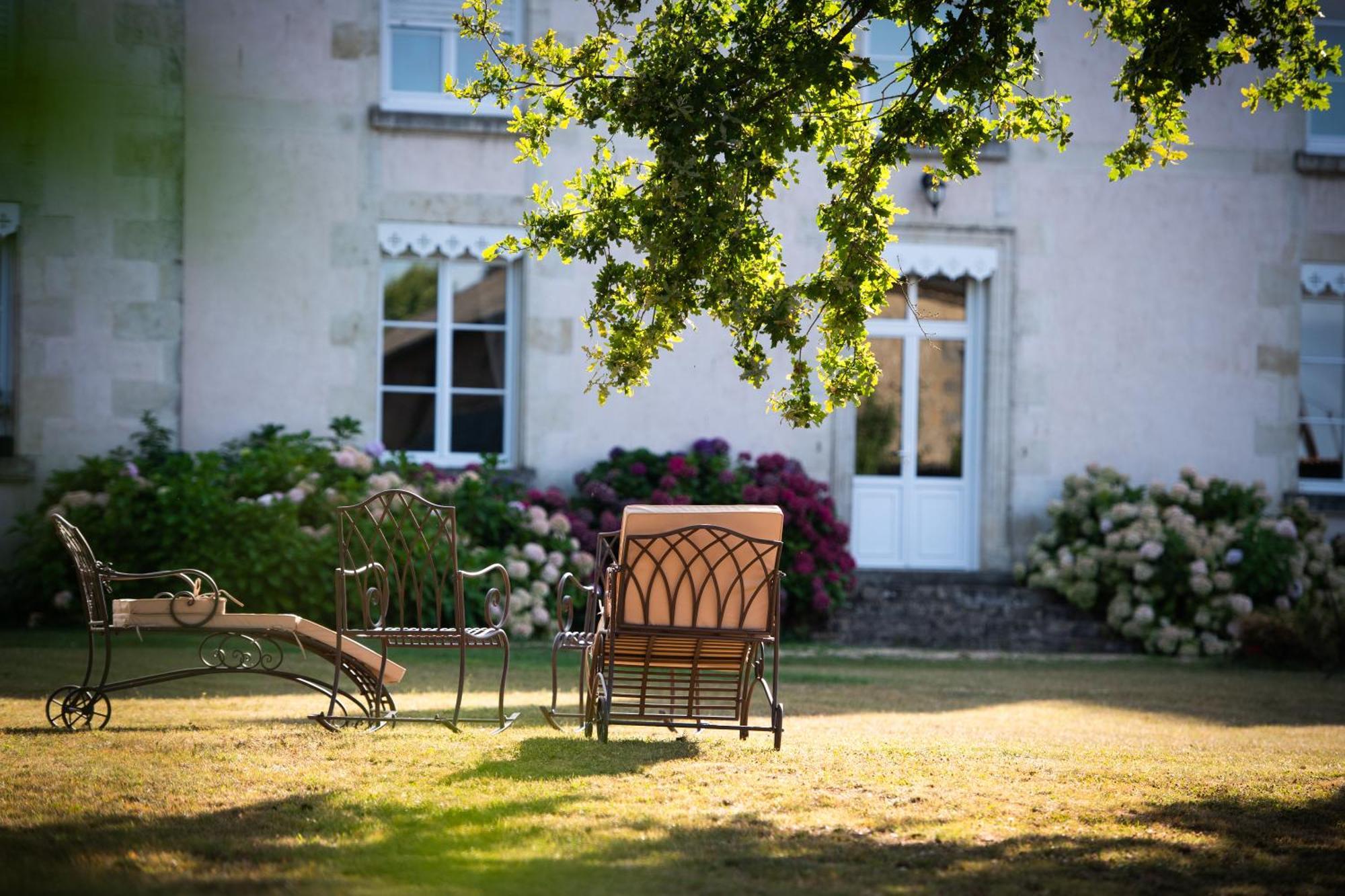 Bed and Breakfast Domaine De La Briouse Sanxay Exterior foto